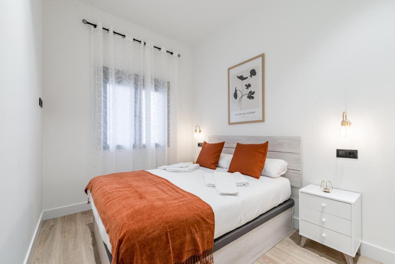 Apartament Jes B Close To Bernabeu Stadium Madrid Exteriör bild