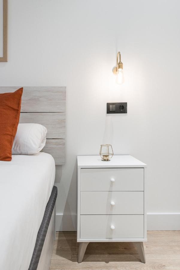 Apartament Jes B Close To Bernabeu Stadium Madrid Exteriör bild