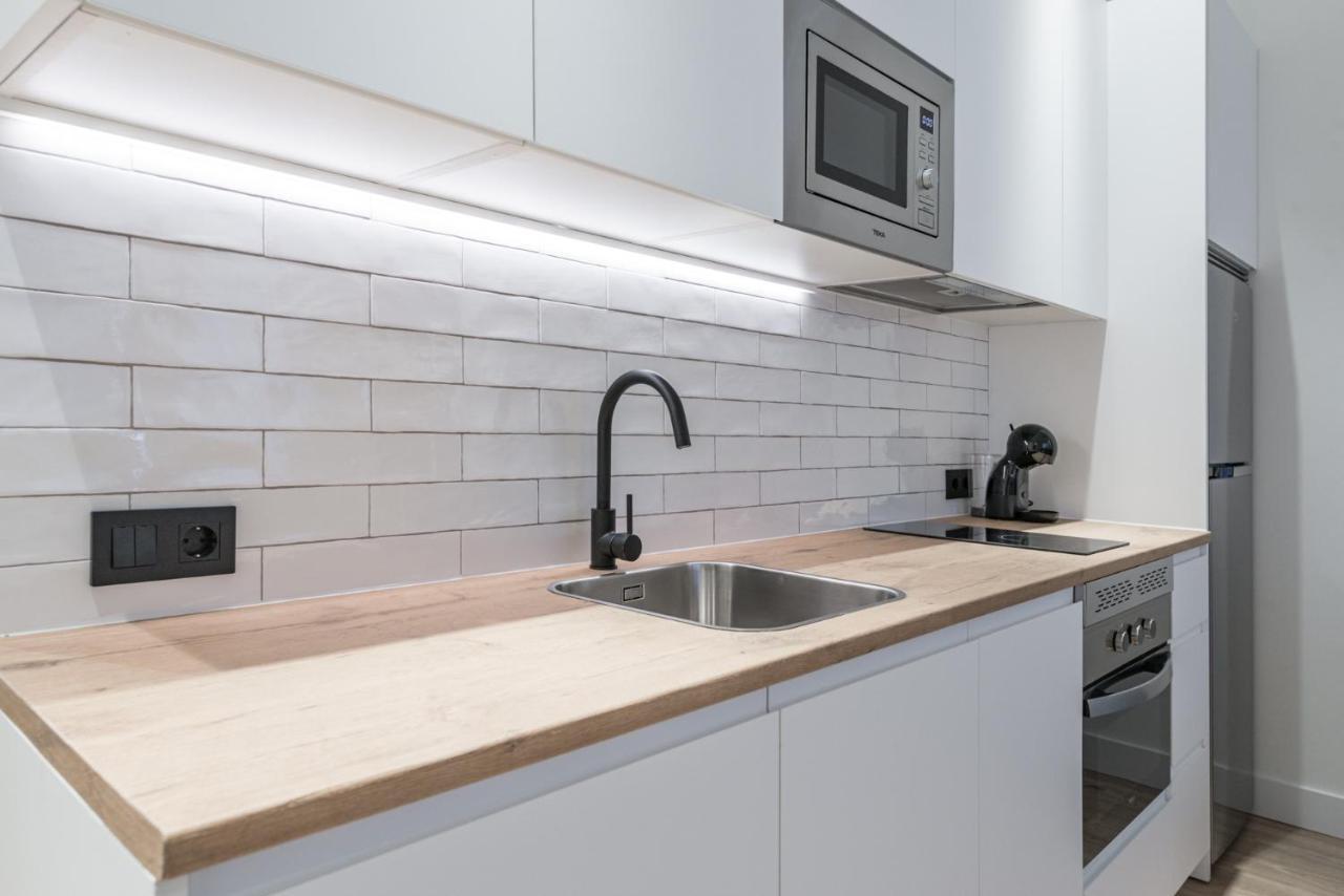 Apartament Jes B Close To Bernabeu Stadium Madrid Exteriör bild