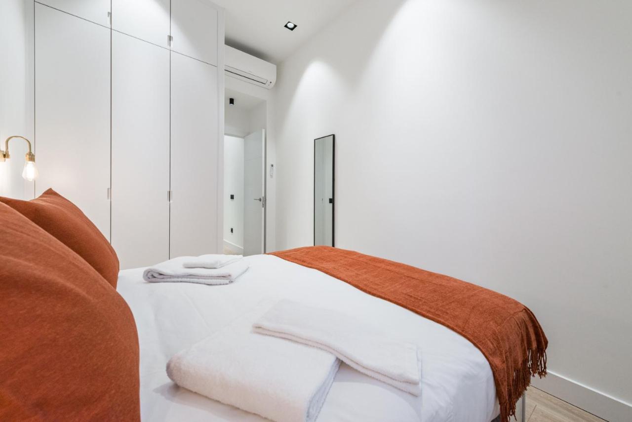 Apartament Jes B Close To Bernabeu Stadium Madrid Exteriör bild