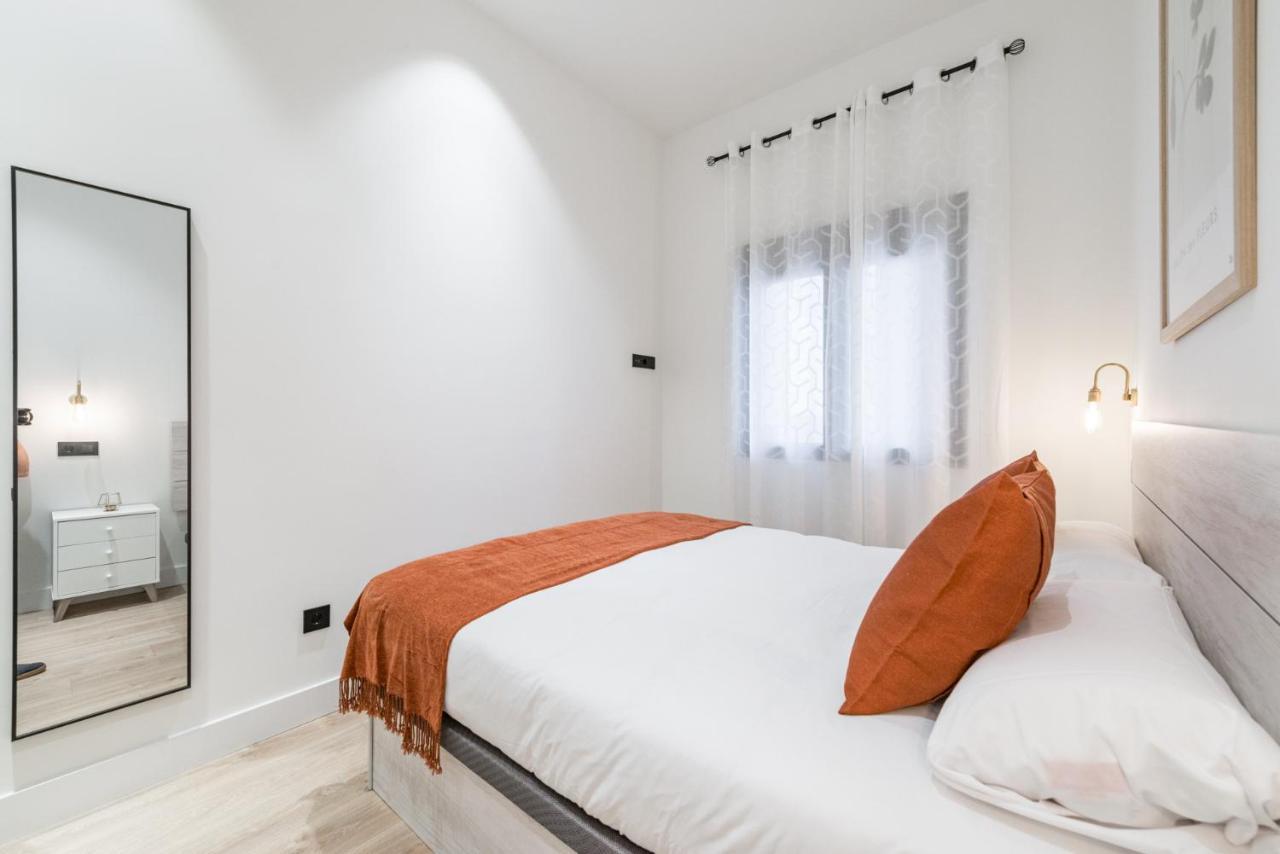 Apartament Jes B Close To Bernabeu Stadium Madrid Exteriör bild